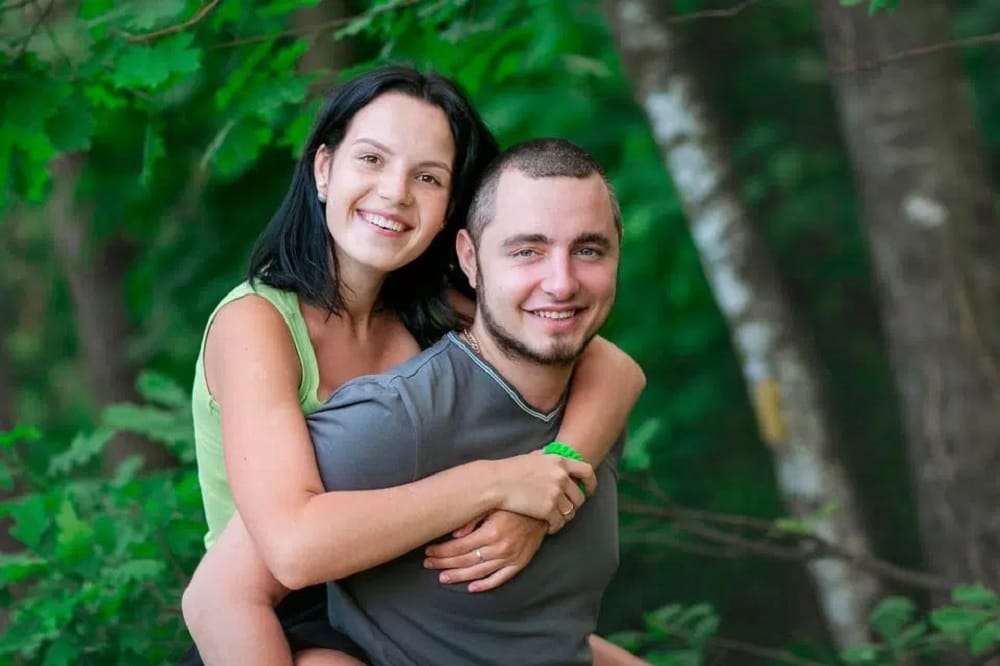 husband cuts off his wife’s hands with an AXE because he thought she was having an affair