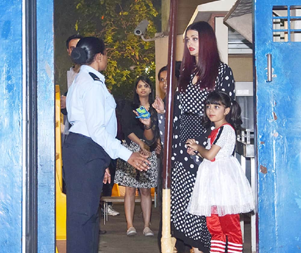 aishwarya and shah rukh attended aaradhya and AbRam annual day function 