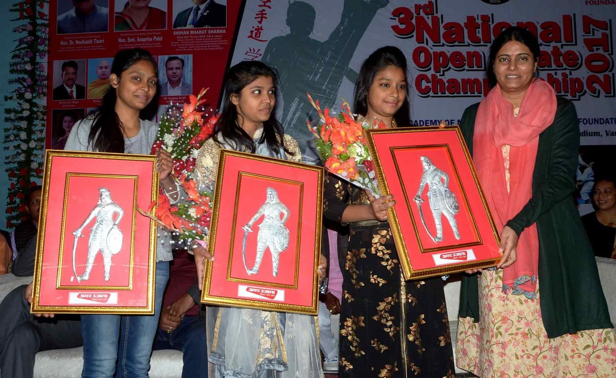 amar ujala honoured dutta sisters for his bravery