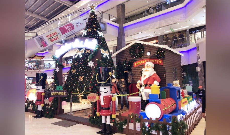gip mall of noida decorated for Christmas celebration, view pics