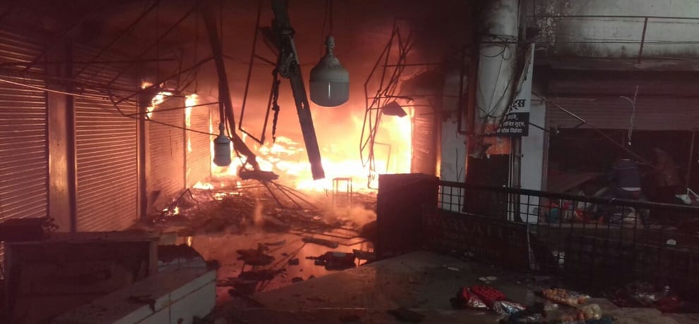 fire at a shop on khairani road Mumbai, many peoples died 