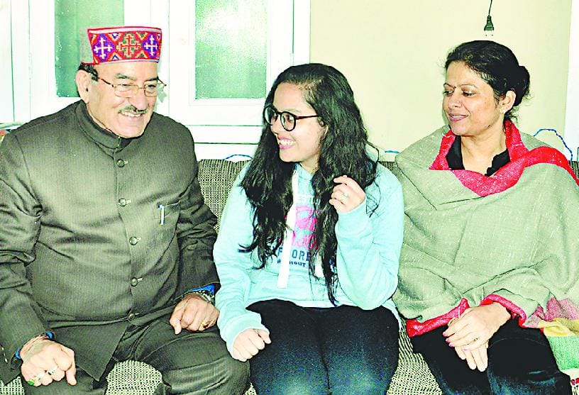 कहीं पूजा पाठ तो कहीं परिवार के साथ गुजारा दिन