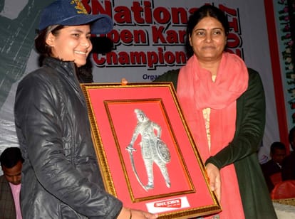 amar ujala honoured dutta sisters for his bravery