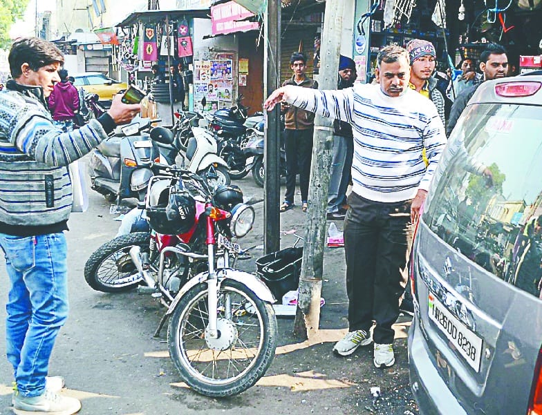 sotganj me delhi police ka chaapa