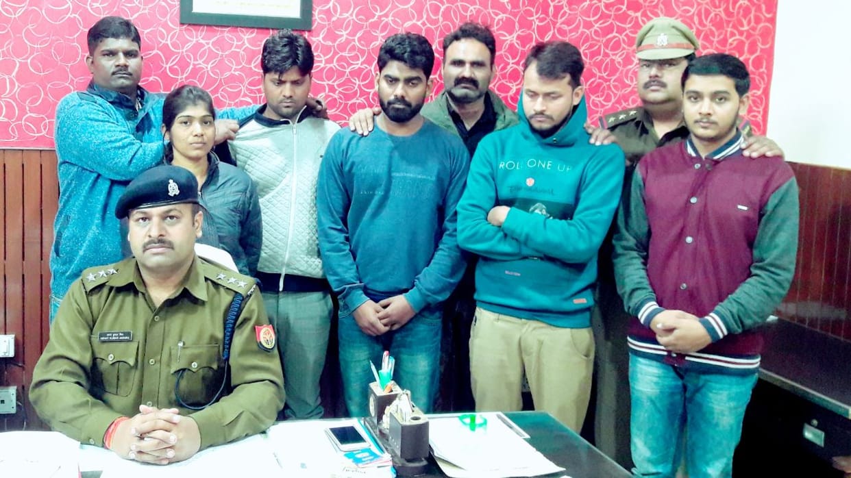 lucknow police arrested fraud call center owner gang