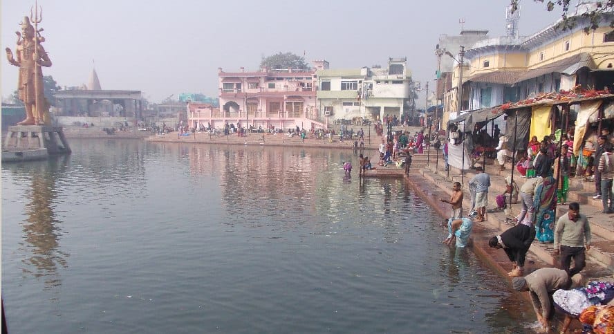 सोमवती अमवस्या: श्रद्धालुओं ने लगाई श्रद्धा की डुबकी