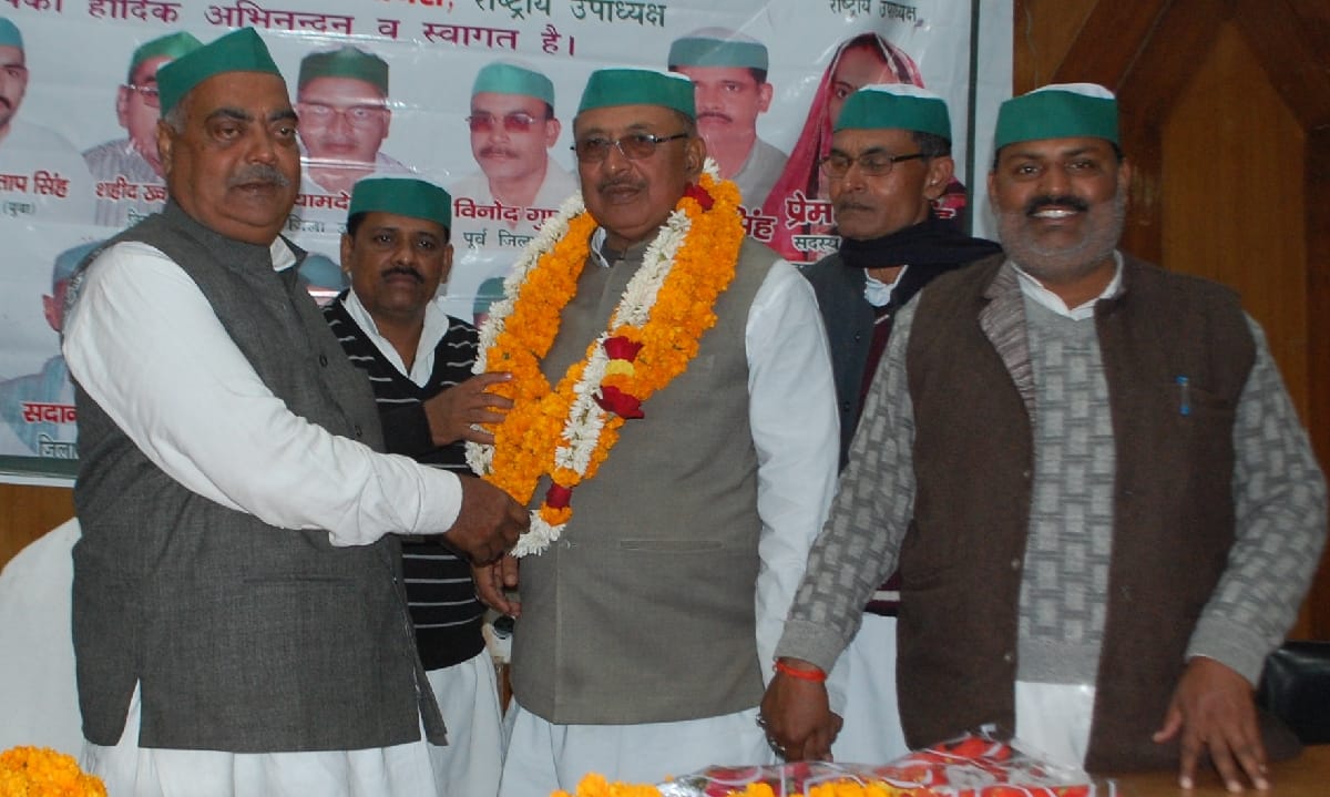 किसानों को सिर्फ सपने दिखा रही सरकार