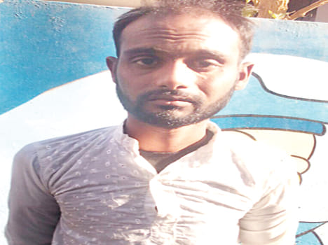 naukaree dilaane ka jhaansa dekar thagee
