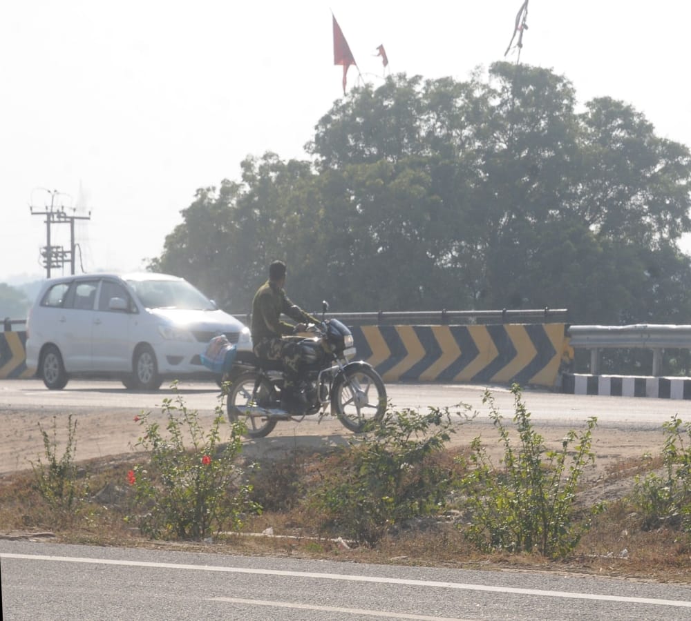 incomplete agra lucknow expressway 