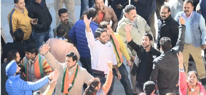 himachal assembly election result 2017 bustle in congress and bjp office for election 