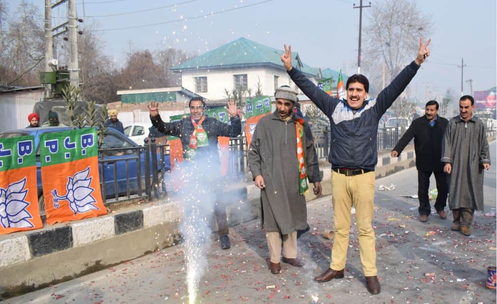 PICS OF BJP WORKER CELEBRATION OF GUJRAT AND HIMACHAL VICTORY