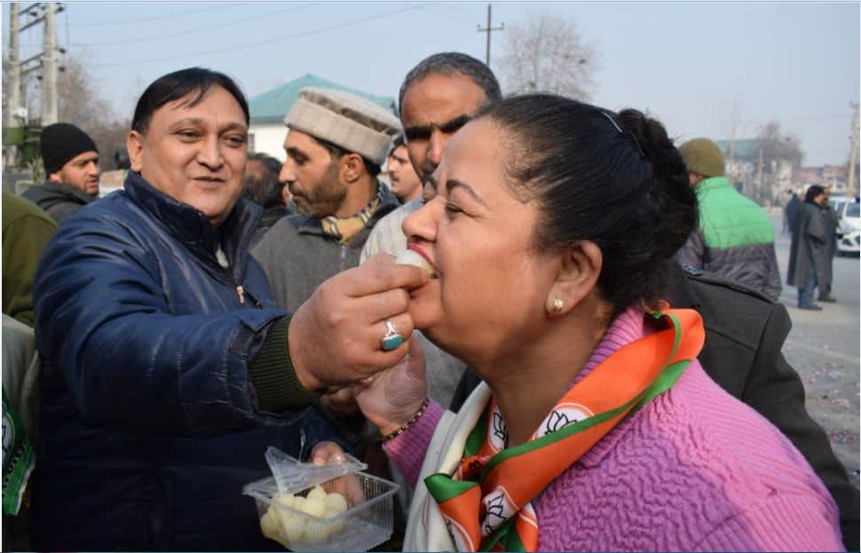 PICS OF BJP WORKER CELEBRATION OF GUJRAT AND HIMACHAL VICTORY