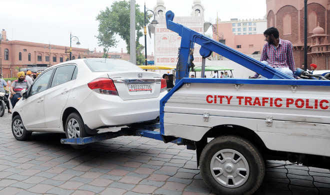 parents must aware about childrens, car toe by chandigarh traffic police