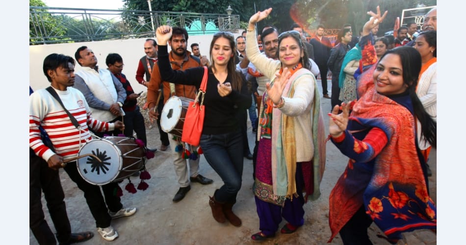 Chandigarh bjp celebration after gujarat and Hp elections results