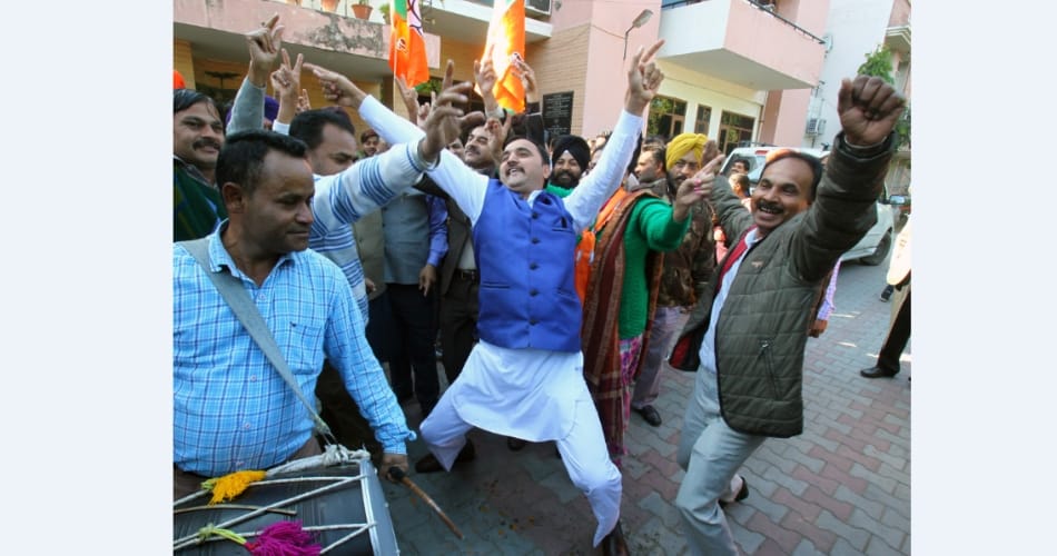 Chandigarh bjp celebration after gujarat and Hp elections results