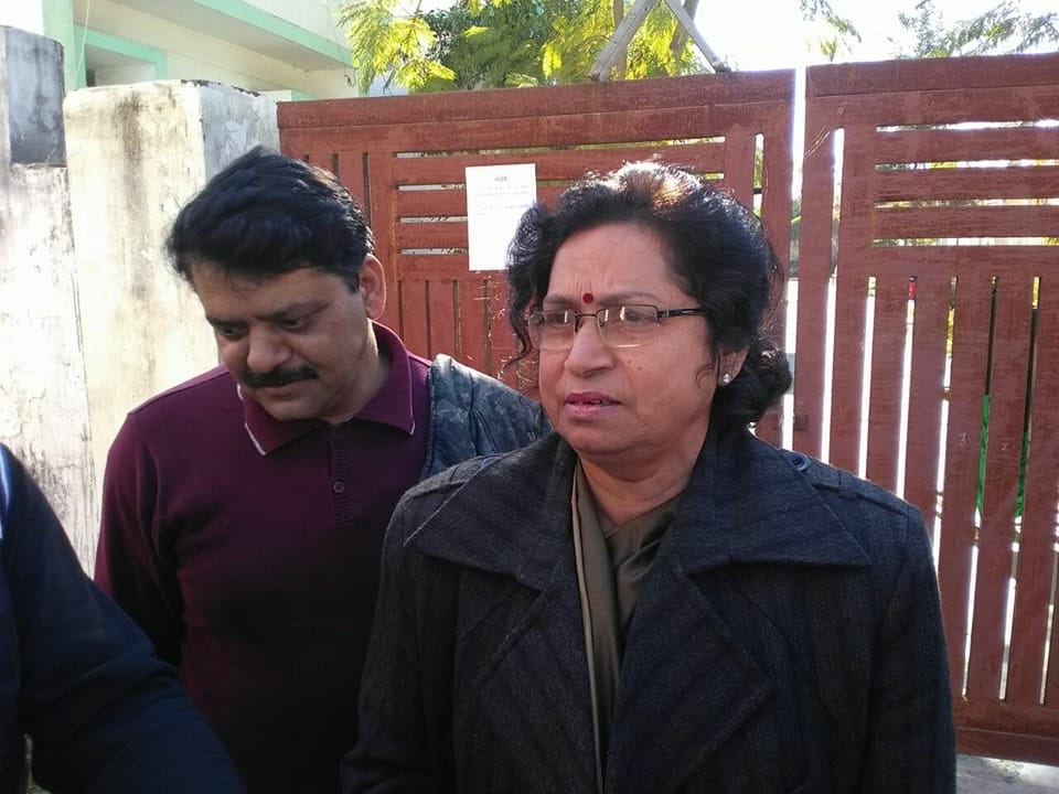 Child Commission member Sharda Tripathi reached Balika Niketan