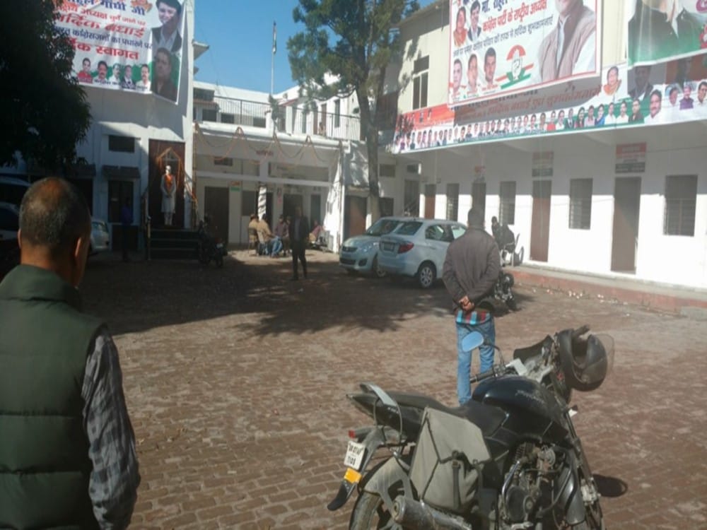 congress bhavan photos after bjp victory in gujarat himachal chunav result