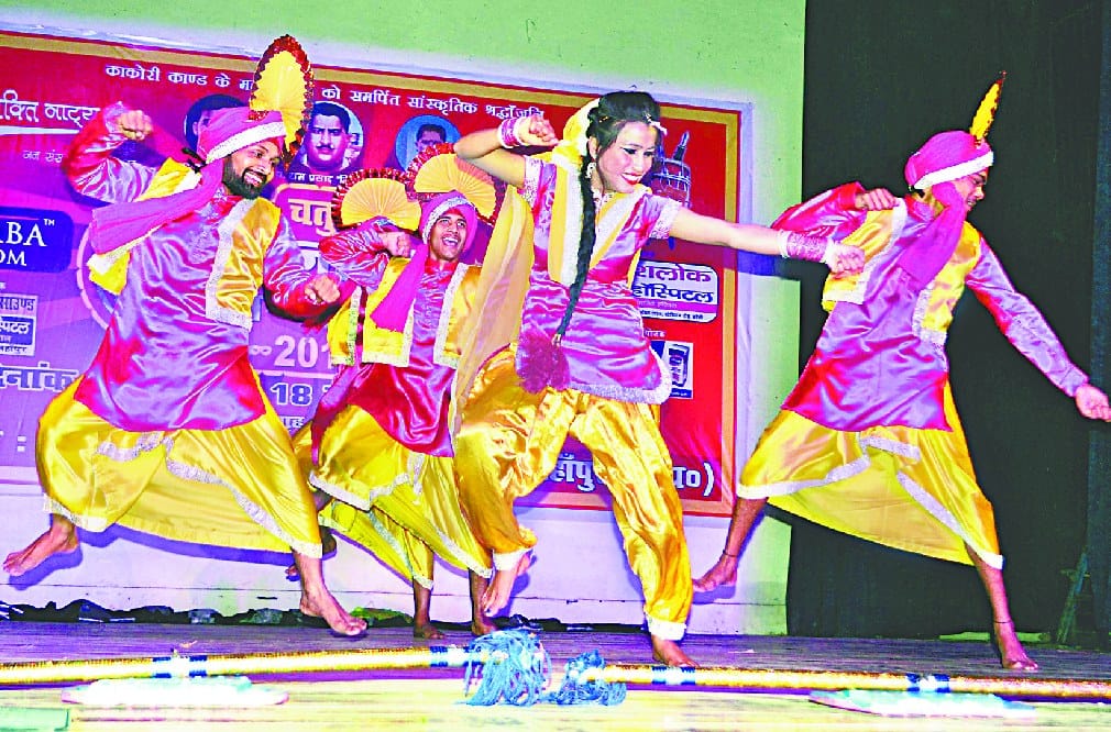 मणिपुरी कलाकारों ने बिखेरी सतरंगी छटा