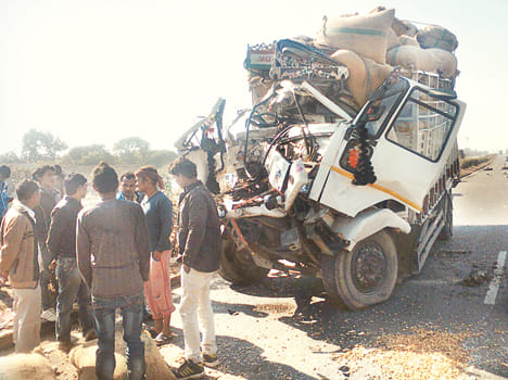 dcm Intersection in stand truck, driver dies