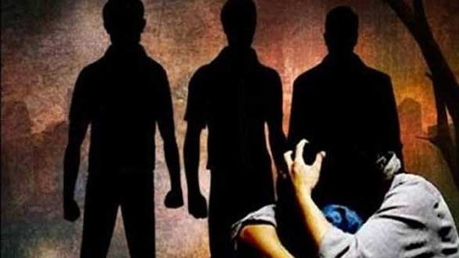doctor and his friends gangrape with girl