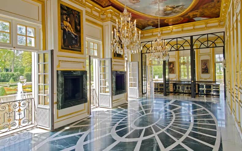 Saudi Arabia's Prince Mohammed Bin Salman buys the World's Most Expensive House 