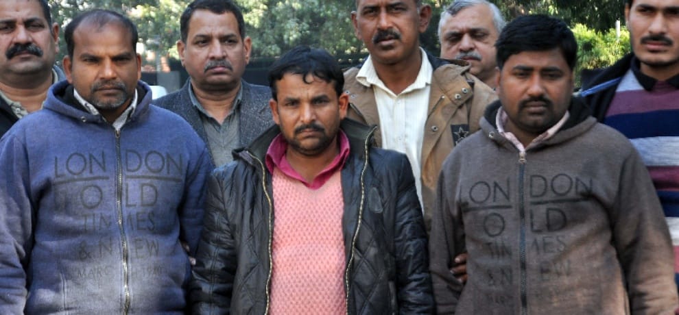 three men caught in smuggling fake notes