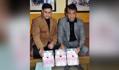 three men caught in smuggling fake notes