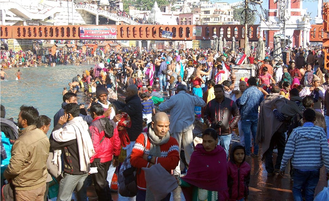 somvati amavasya 2017 devotees holy dip in haridwar ganga