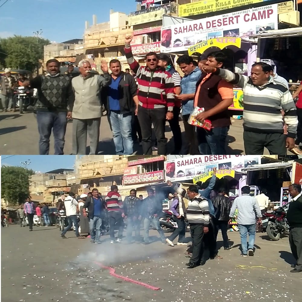 gujarat verdict- bjp workers begins celebration at various party offices in neighbour state 