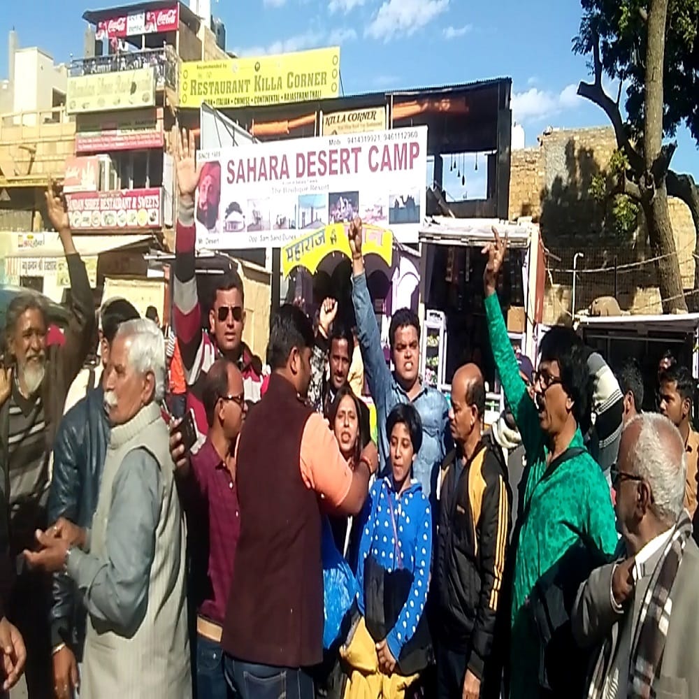 gujarat verdict- bjp workers begins celebration at various party offices in neighbour state 