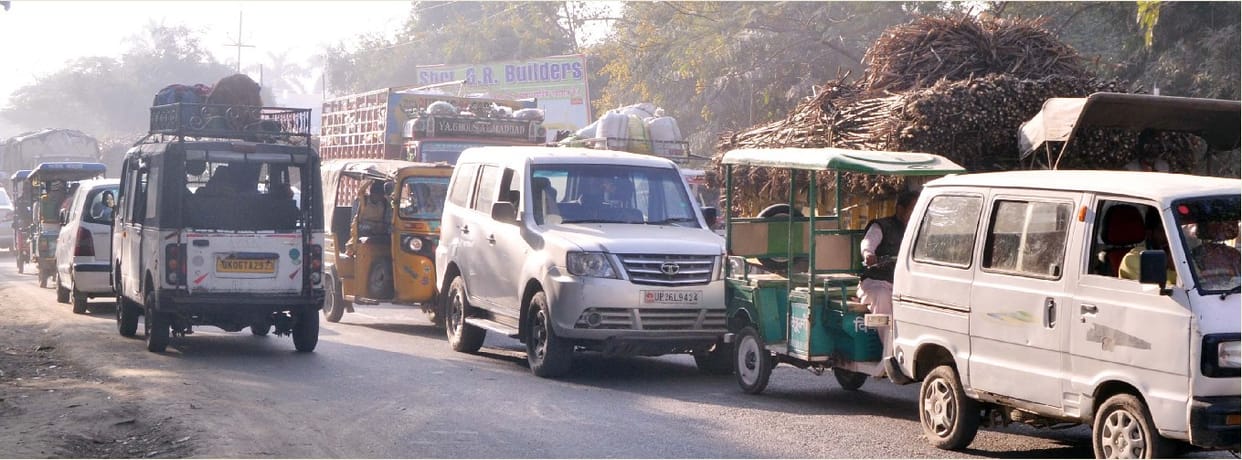 गन्ना लदी ट्राली पलटने से हाईवे पर लगा जाम