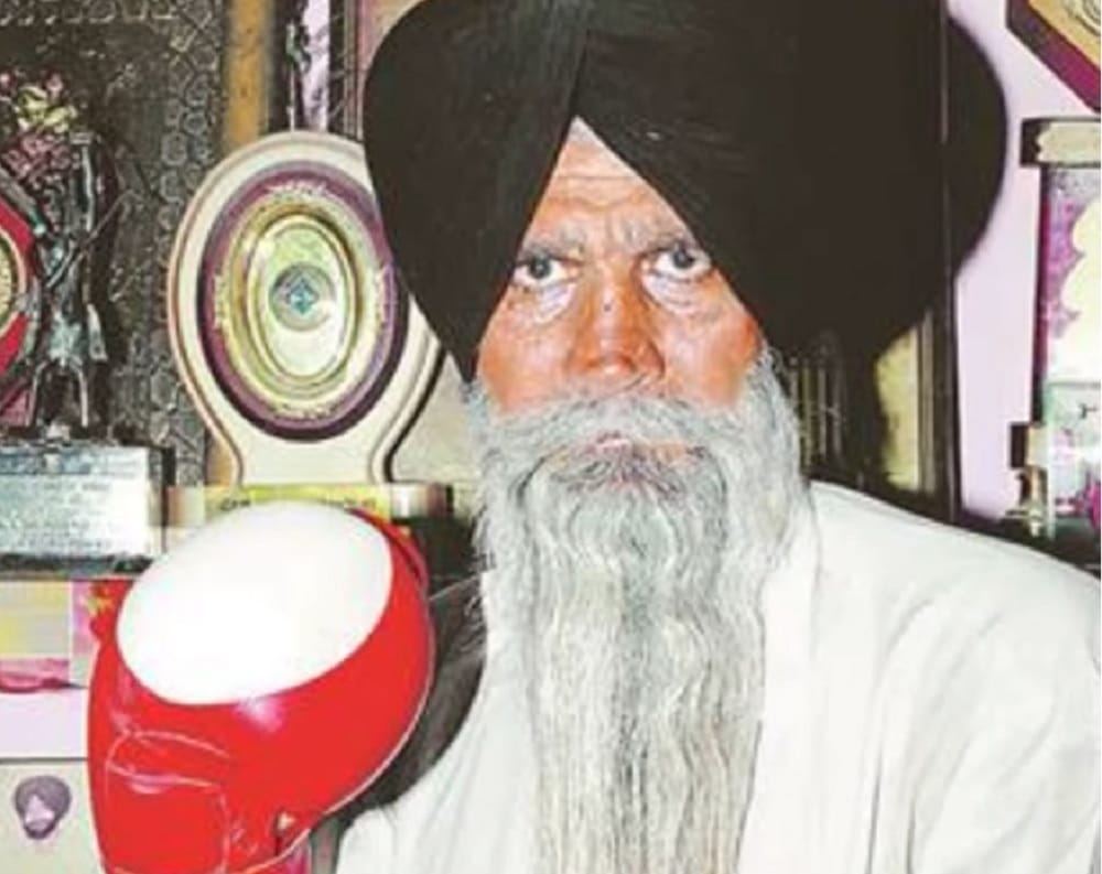 Shah rukh khan give five lakh rupees to punjab boxer kaur singh to pay medical bills