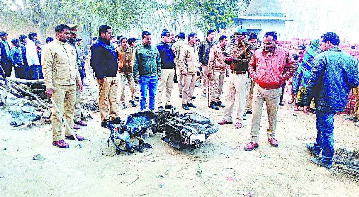 जमीन पर कब्जे के विवाद में चले ईंट-पत्थर, हुई फायरिंग