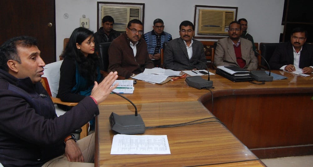 commissioner takes meeting for Gorakhpur Mahotsav
