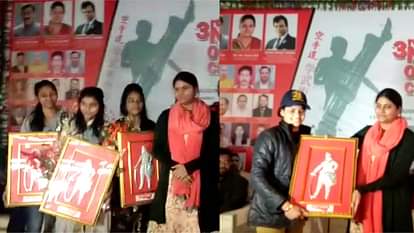 AMARUJALA FOUNDATION HONOURED SISTERS TANYA, MILI AND RIYA FOR SAVING FRENCH TOURIST IN MIRZAPUR