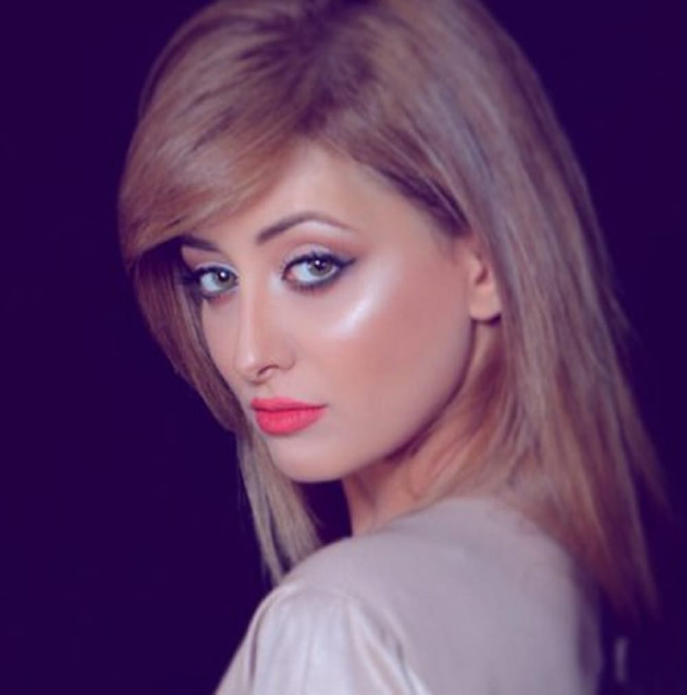 Miss iraq family receive threat calls to leave the country after taking selfie with miss israel 