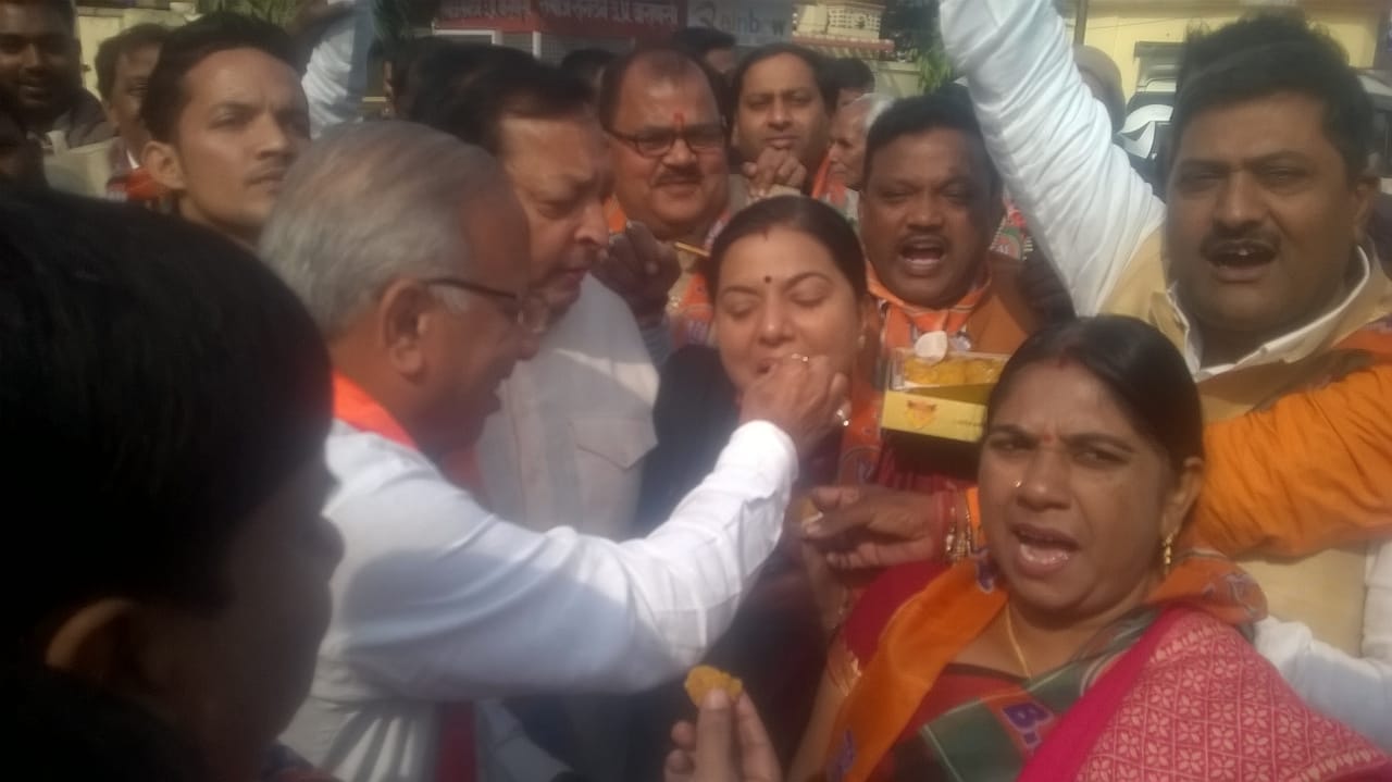 ,gujrat vidhan sabha chunav celebration in pm modi constituency