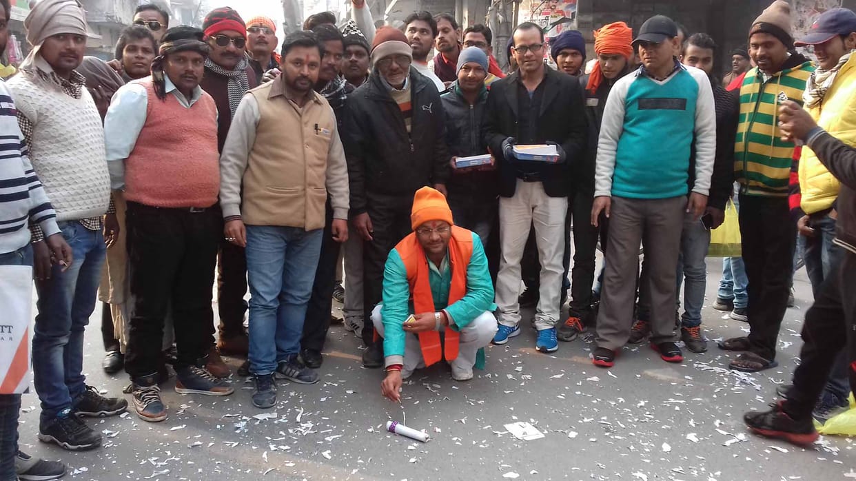 bjp workers celebrated gujrat victory