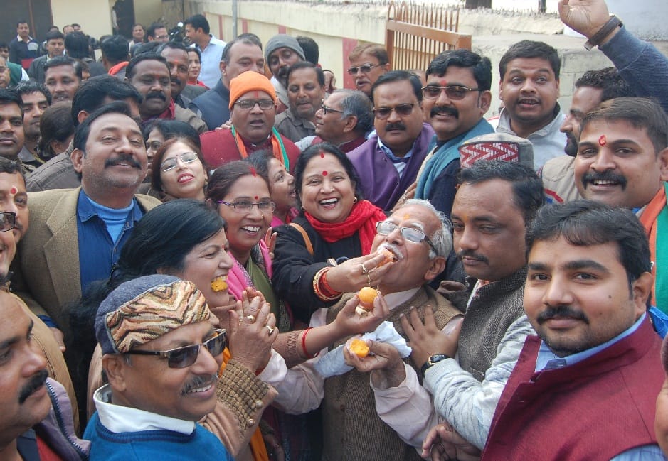 गुजरात, हिमाचल में जीत पर शहर में भी जश्न