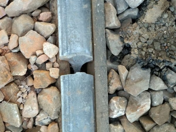 train in mathura run over fractured track