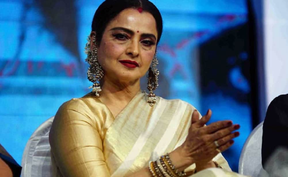 After receiving Smita Patil Memorial Award rekha says smita patil was far better actress than me 