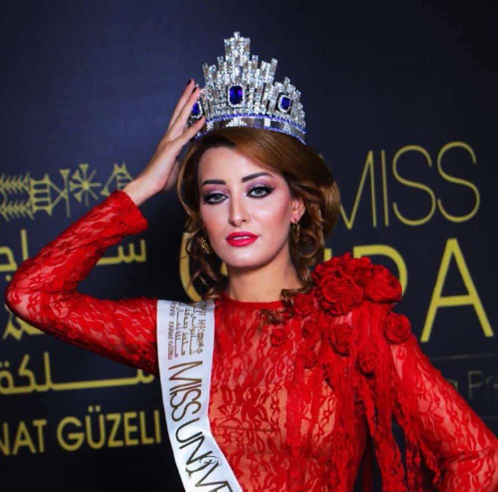 Miss iraq family receive threat calls to leave the country after taking selfie with miss israel 