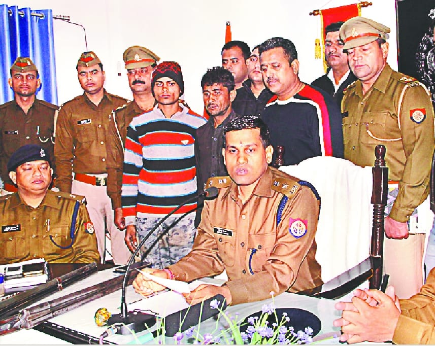 Looted licensed guns with two gangsters
