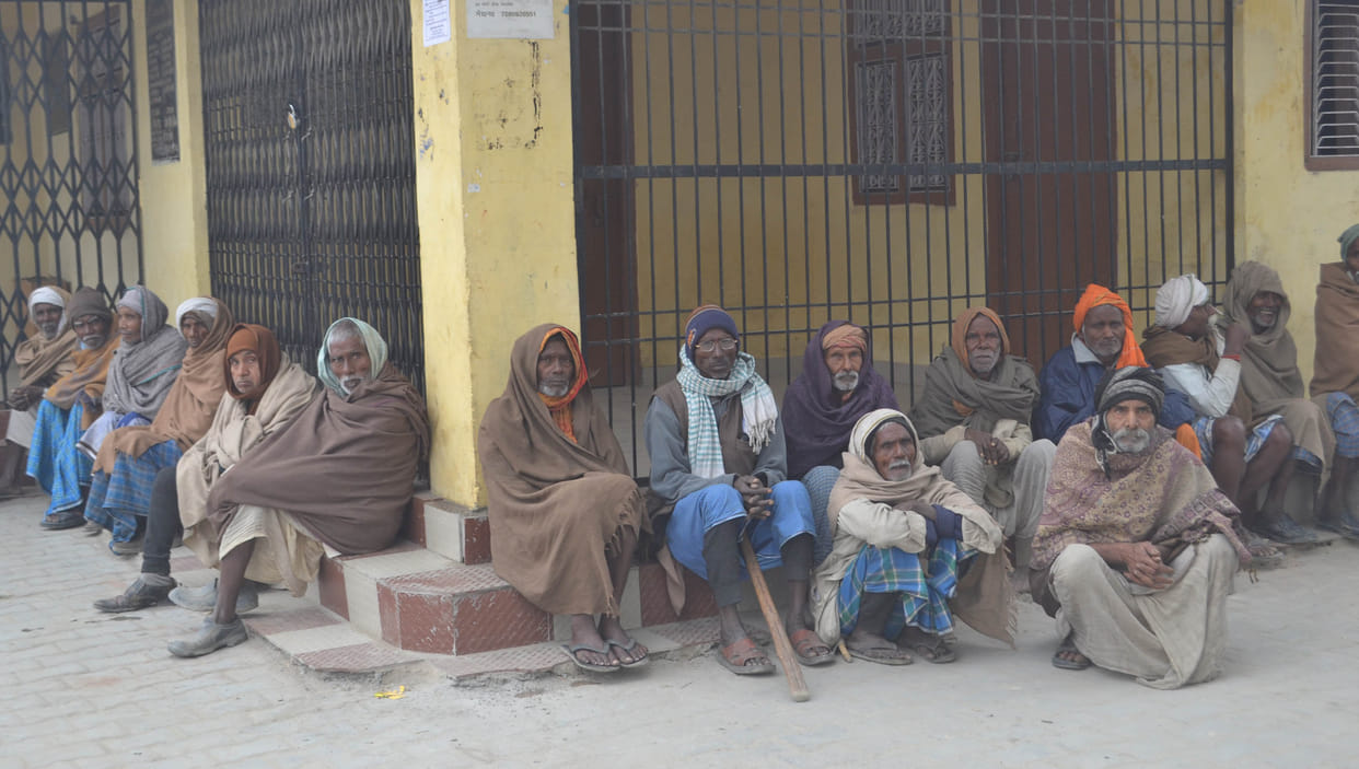 सुबह से शाम तक करते रहे इंतजार, नहीं मिला कंबल