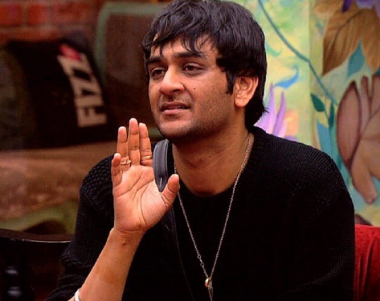 Evicted contestant of Bigg Boss 11 Hiten Tejwani calls Hina Khan fake 