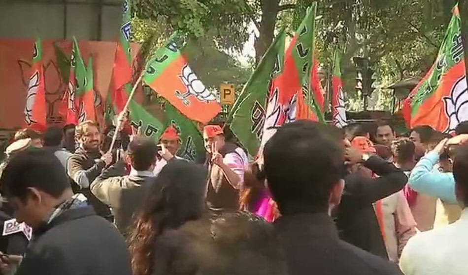 gujrat and himachal pradesh victory celebration by bjp in uttar pradesh