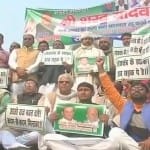 पटना में शरद यादव समर्थकों का प्रदर्शन