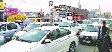 Three-hour jammed highway, crawling vehicles