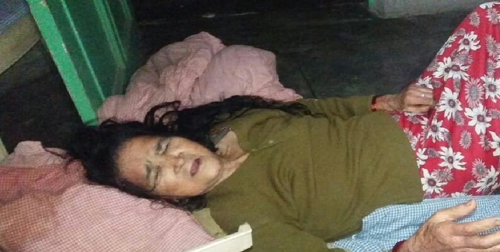 Shameful! the couple life was tiny, dead zombies in closed houses