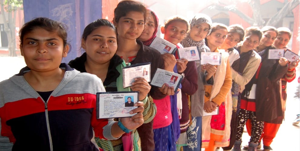 Voting continues in Meerut College, debate of police of ABVP workers